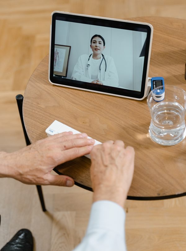 Doctor talking to patient on tablet - tima miroshnichenko for pexels.com