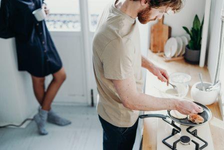 young man cooking - Photo by cottonbro from Pexels